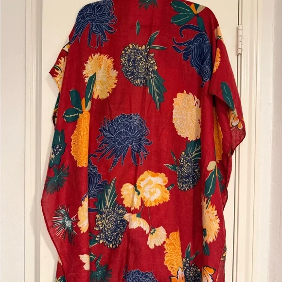 Three Bird Nest Red Floral Kimono - Picture 3 of 4
